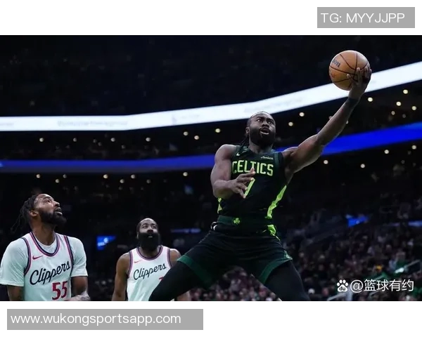 杰伦布朗本赛季追平上赛季单场35得分次数展现出色状态